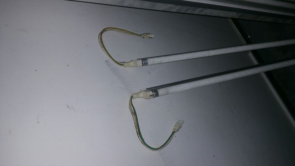 10 lampadas com suporte. Compridas  com147 cm, e 2 com 88 cm.