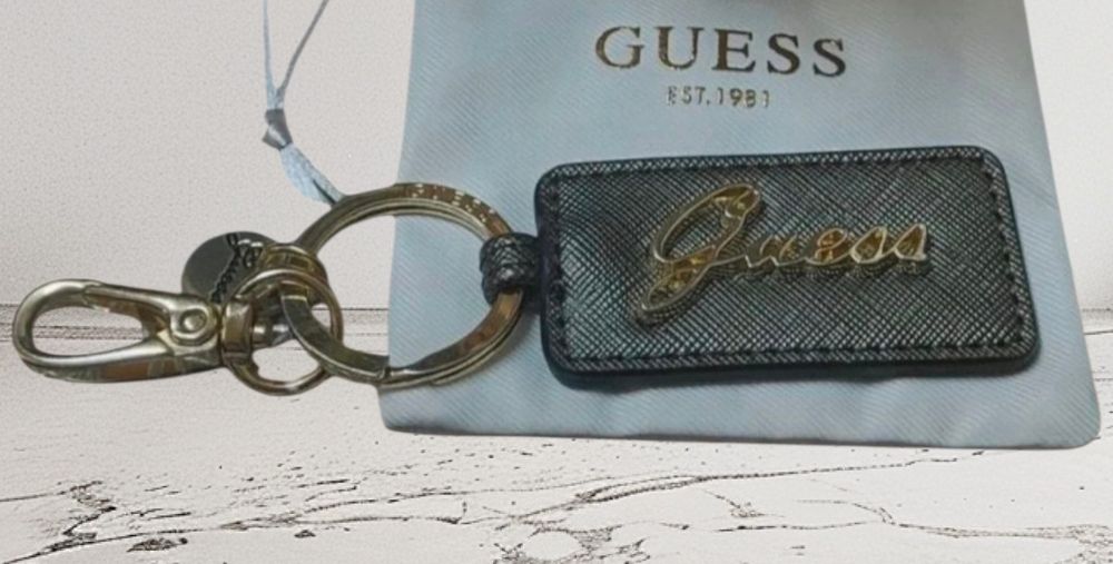 Porta Chaves Guess