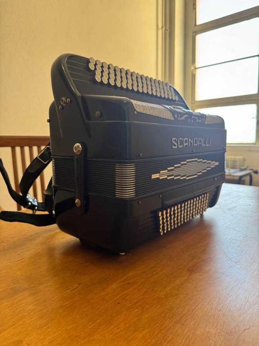 Acordeão Scandalli necessária reparação
