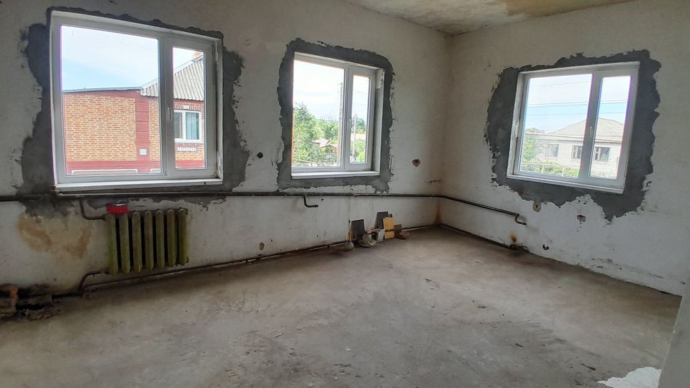 Продається двоповерховий будинок в м. Ананьїв