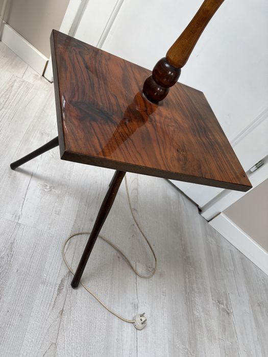 Lampa ze stolikiem PRL działająca