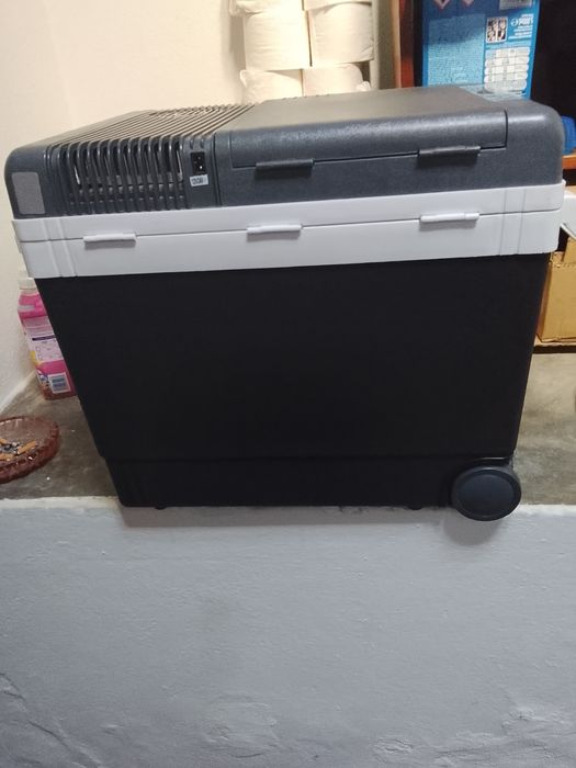 Frigorífico para viagens automóvel, camião