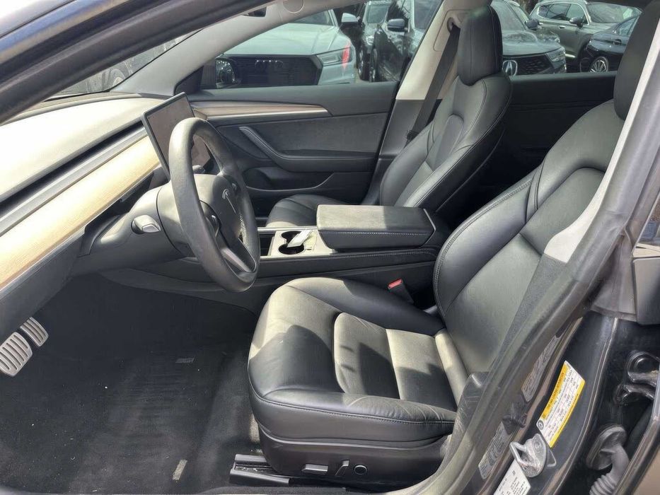 Tesla Model 3 Long Range      2023