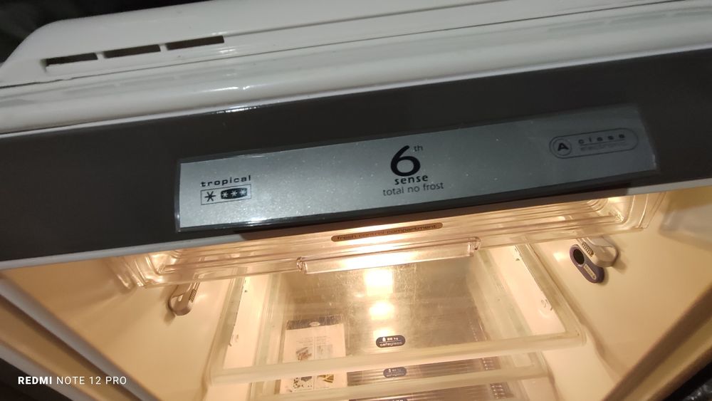 Широкий вместительный холодильник   Whirlpool No Frost , высота 187 см