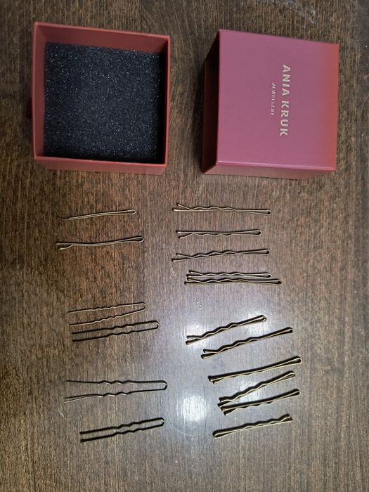 Zestaw 11+ wsuwek do włosów + pudełko