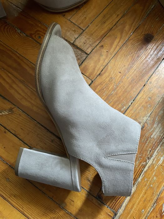 Замшеві ботільони босоніжки на підборі