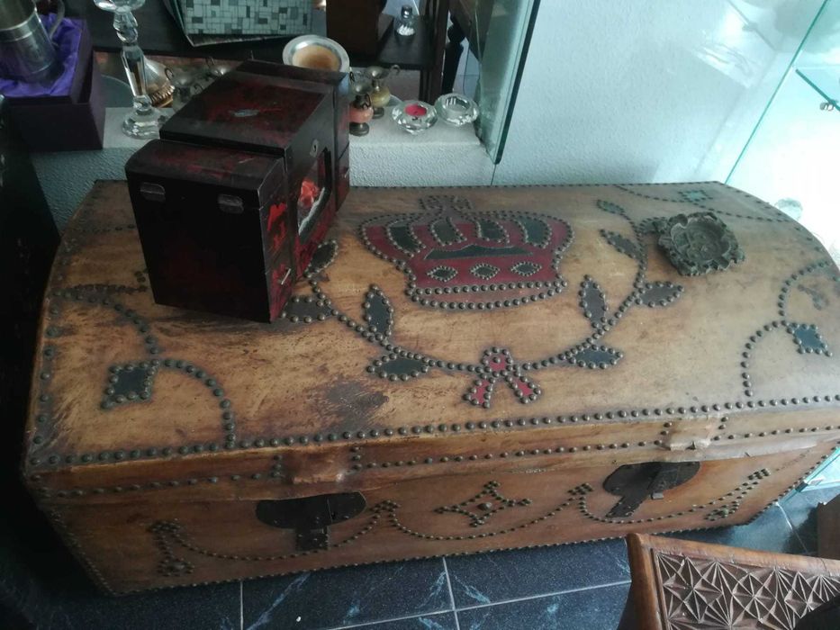 Mesa de jogo em muito bom estado