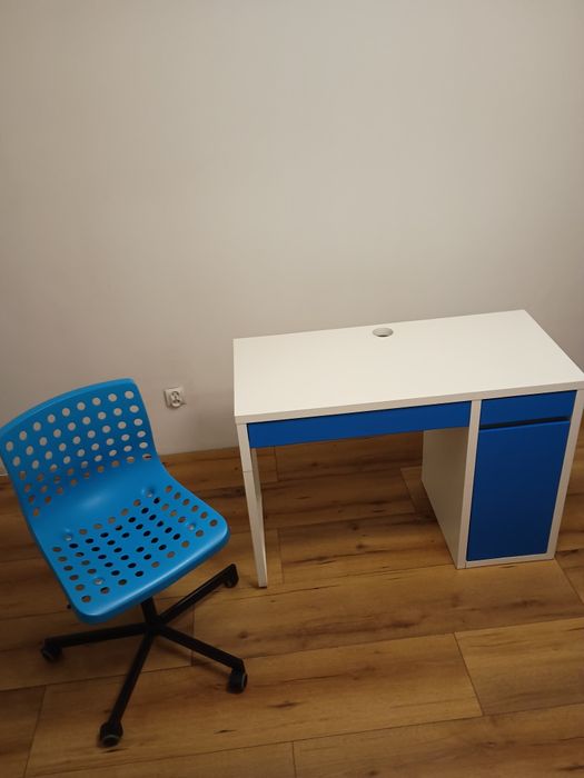 Biurko Micke Ikea wraz z krzeslem
