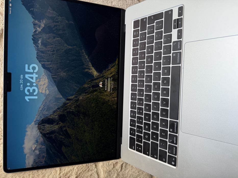 MacBook Air 15,3