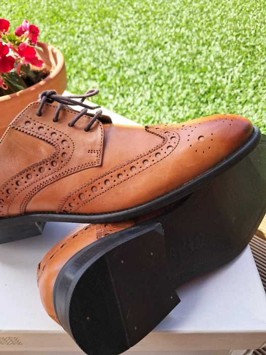Sapatos em pele Guy Laroche