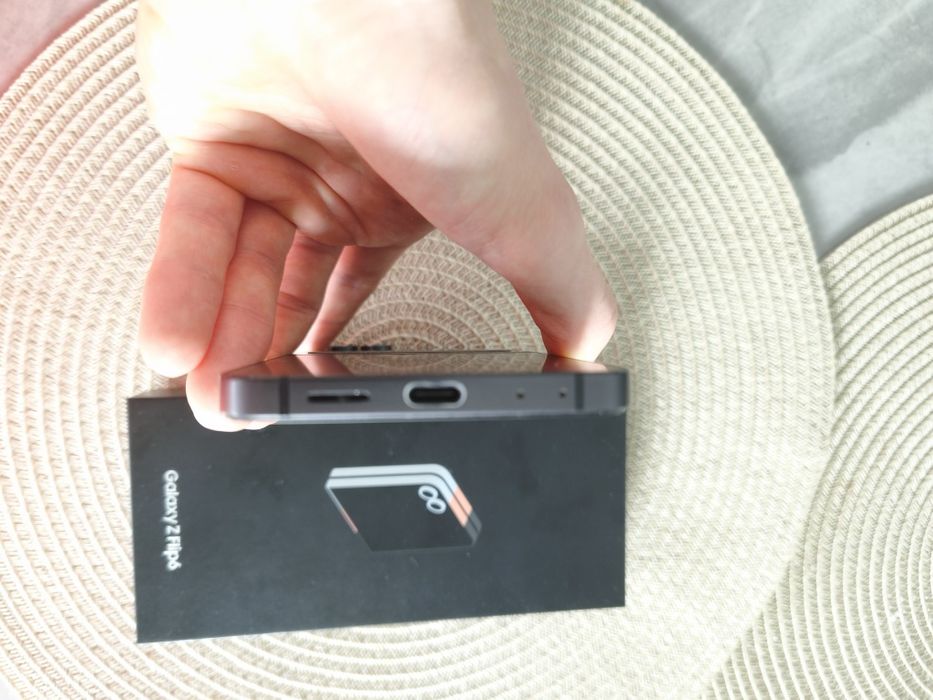 Samsung Galaxy Z Flip 6 – używany, z gwarancją , stan baterii 100%