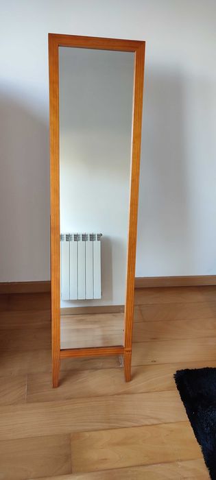 Espelho de Pé com Moldura em Madeira – Bom Estado