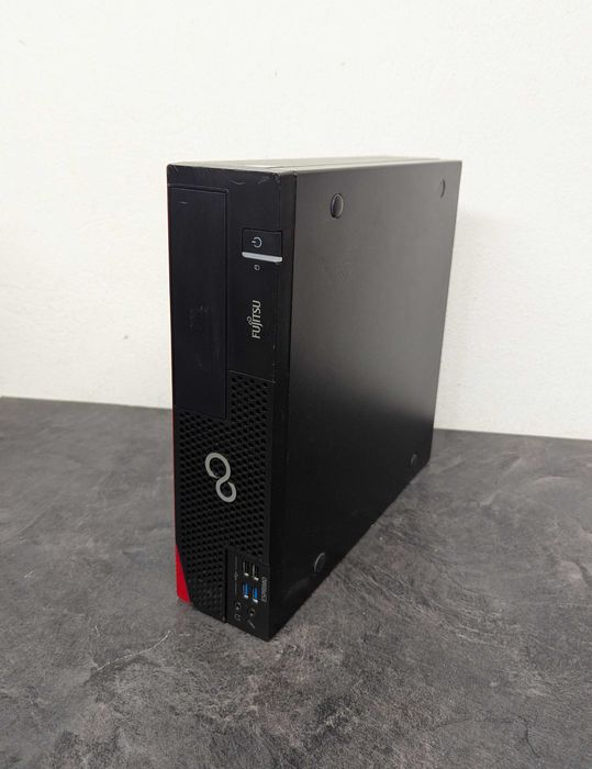 Fujitsu. Intel i3-7100\ DDR4 8Gb\ SSD 256Gb.