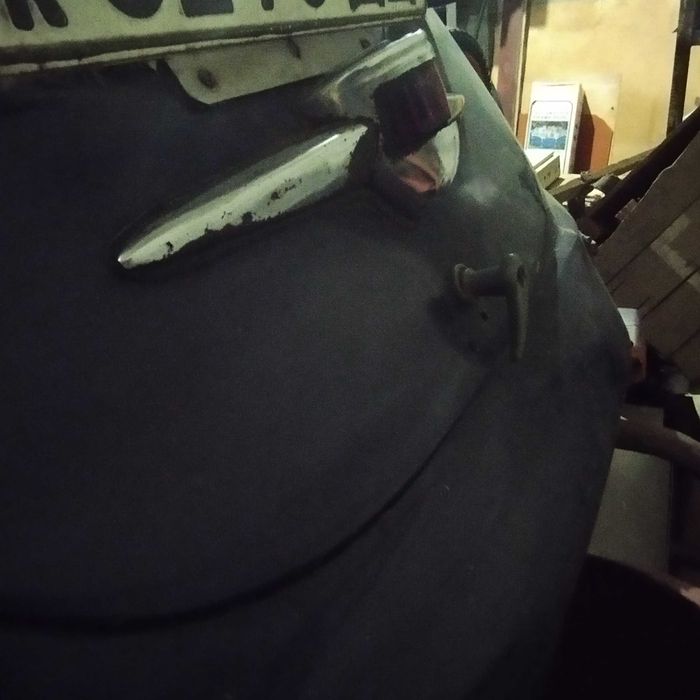 Ретро автомобііль Ford V8 DELUXE