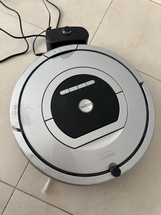 iRobot Roomba 780 – robot odkurzający z bazą ładującą