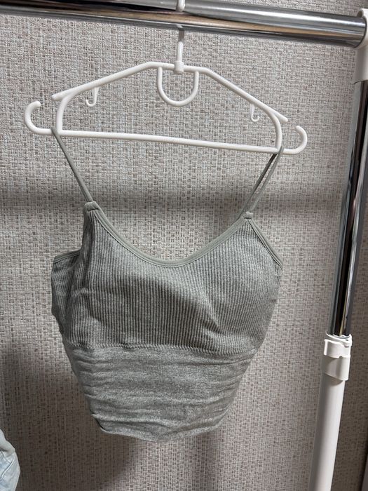 топ зі вставками, сірий