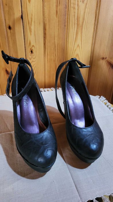 Eleganckie buty na koturnie