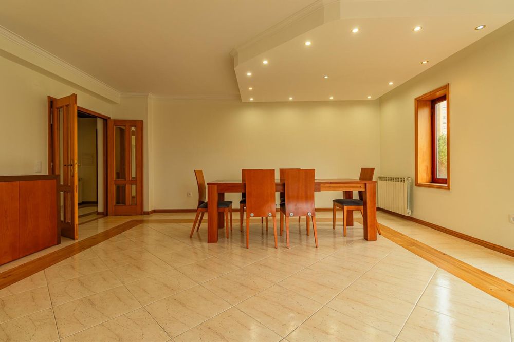 Quarto partilhado com suite wc privado para arrendar