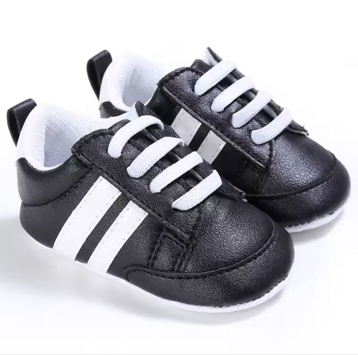 Criança bebê menina sapatos