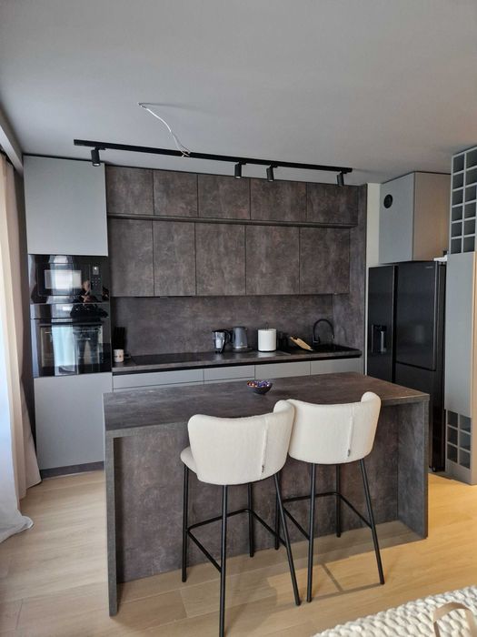 Meble na wymiar. Kuchnie-Szafy-Garderoby-Łazienk. (BLUM)