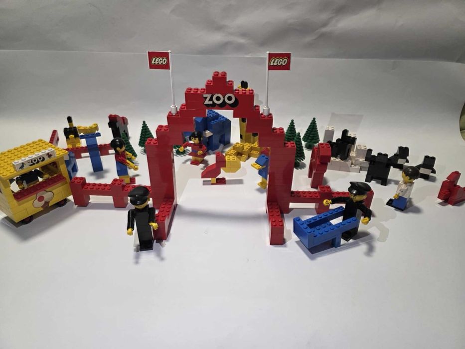 LEGO Building Set with People 258 Zoo