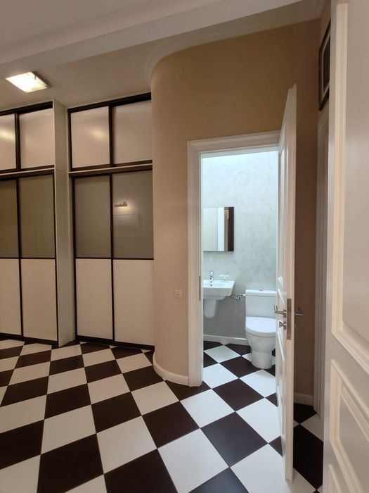 Продаж квартири на Коновальця у Львові