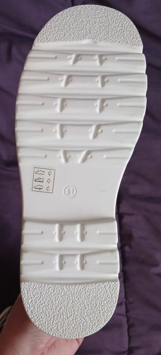 Продам новые сапоги весна-осень