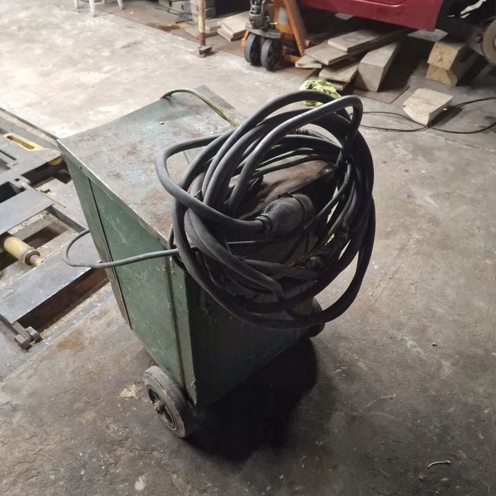 Sprzedam spawarke transformatorową z rozruchem