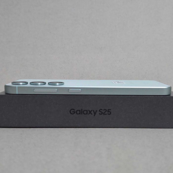 Смартфон Samsung Galaxy S25 12/256GB Mint