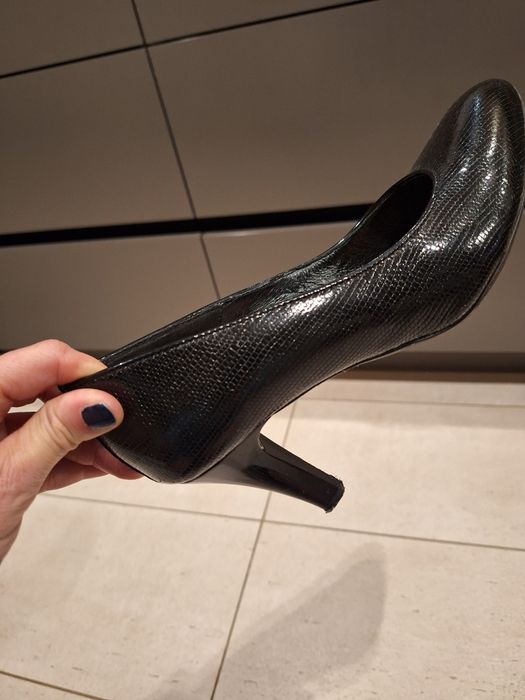 Sprzedam skórzane szpilki Lasocki rozm. 39