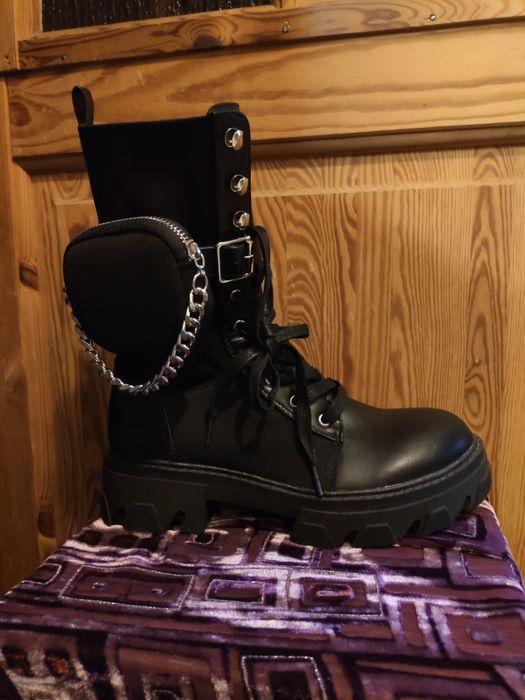 Buty zimowe glany z torebkami przy kostce Marka Diamantique R. 40