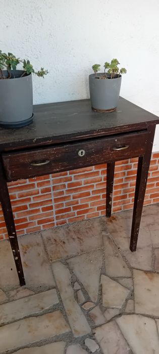 Mesa em madeira para restauro