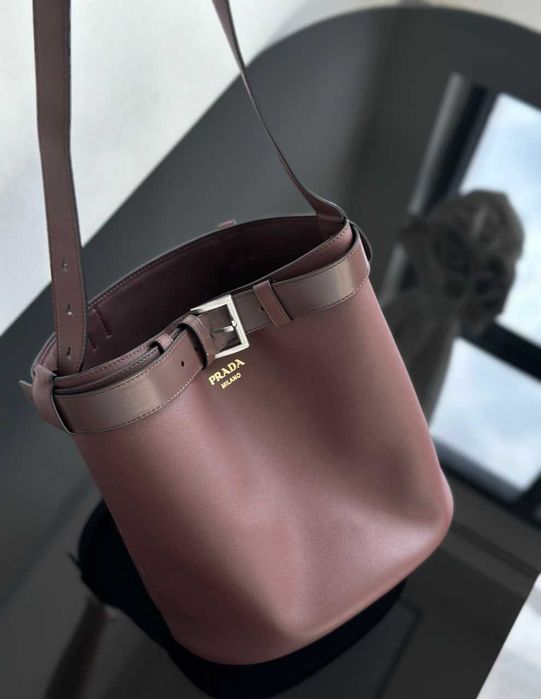 Prada Buckle - luksusowa torebka worek