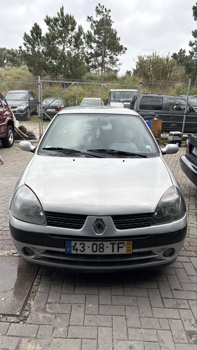 Clio com ar condicionado