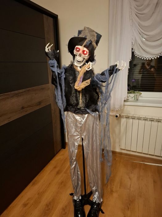 Dekoracja halloween kościotrup z funkcją dźwięku