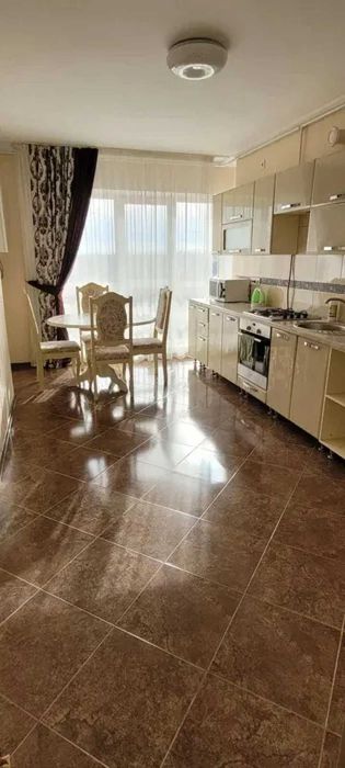 Продається 2 кім. квартира з ремонтом в ЖК "Калинова Слобода" район Озера