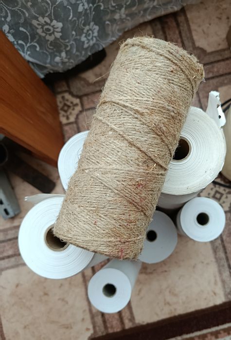 Продам папер в  рулонах.