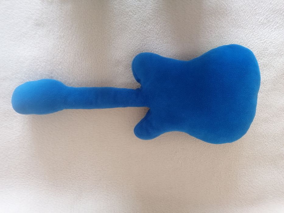 Miękka poduszka  dziecięca w kształcie gitary 60 x 25 cm  IDEALNY STAN