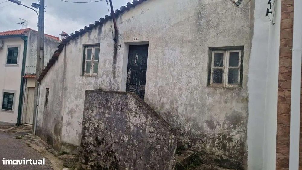 Terreno urbano com ruína — Mação, Penhascoso E Aboboreira, Santarém