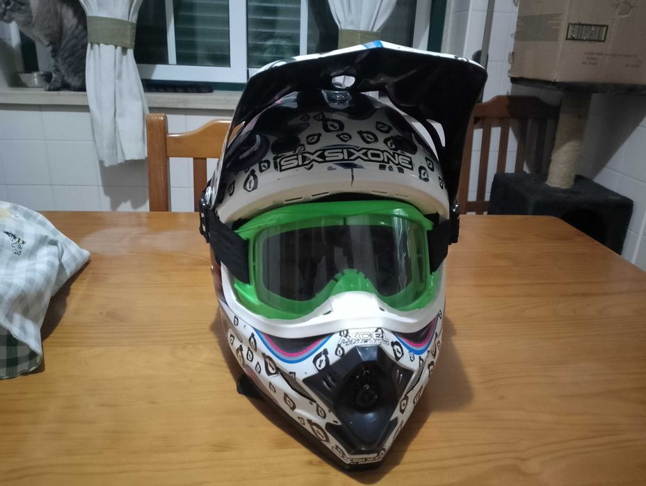 Capacete enduro motocross sixsixone