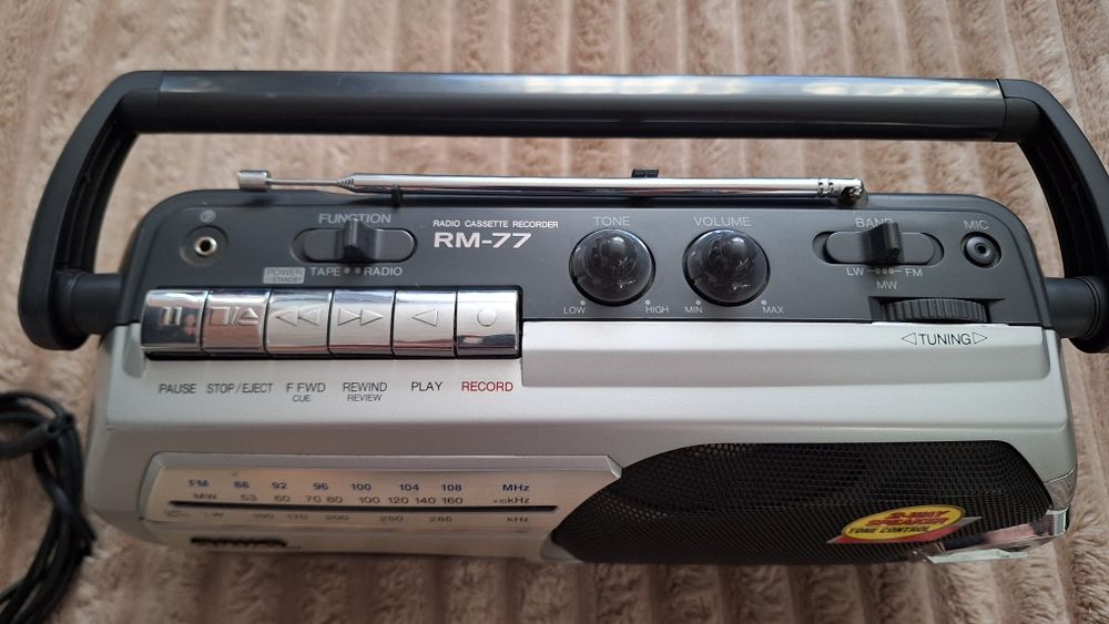 AIWA RM-77 Radiomagnetofon . Ładny stan wizualny.
