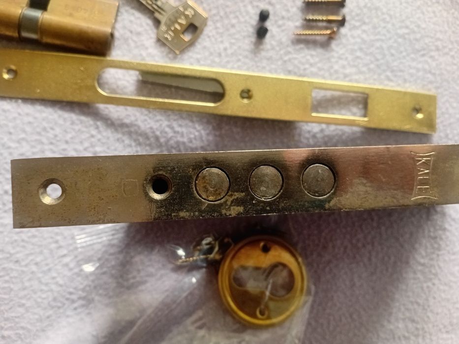 Замок врезной с защелкой