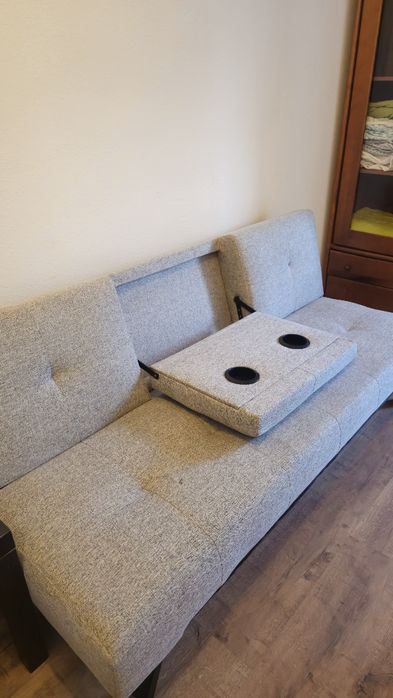 Sofá-cama com porta copos (sofa-bed with cup holders)