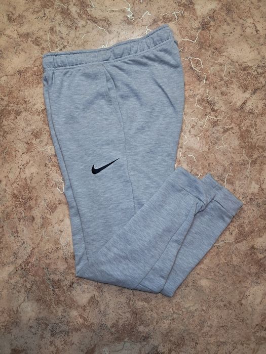 Оригинальные мужские спортивные штаны Nike Dri-Fit Tapered Fleece Training Pants (NSW big logo swoosh sb fc academy trail)
