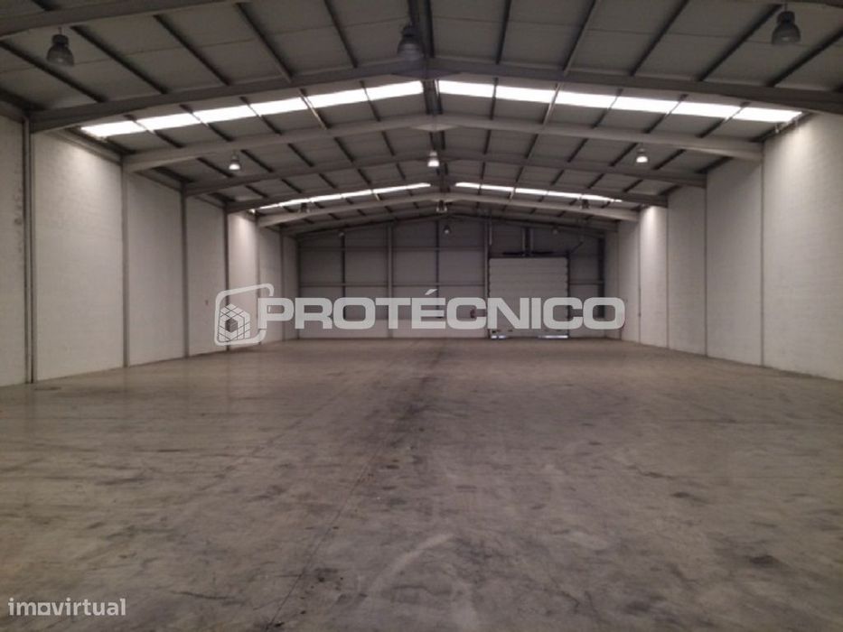Armazém c/ 1.219m2 – Z. I. de Barrô