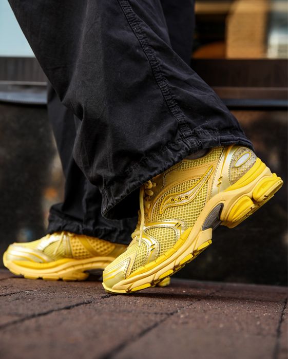 Оригінальні жіночі кросівки Saucony ProGrid Triumph 4 Yellow