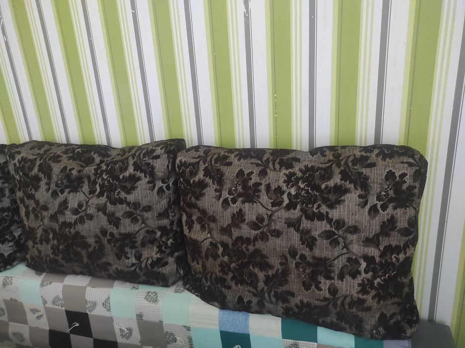 Подушки великі 3шт. до дивану