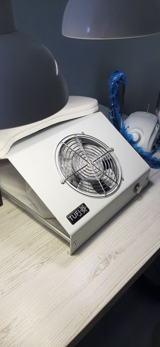 Витяжка для манікюру 2000грн