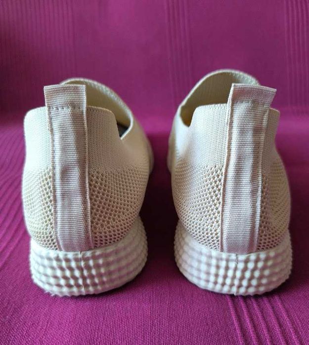 Beżowe buty skarpetowe rozm.39