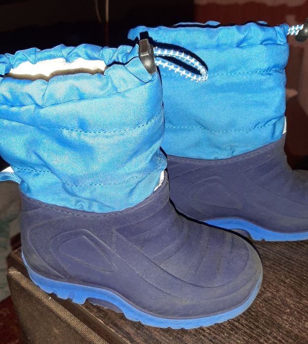 Непромокаючі резинові чоботи з утепленням